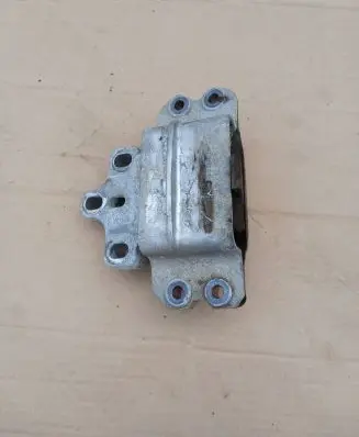 Seat Altea XL Gearbox mount 1k0199555