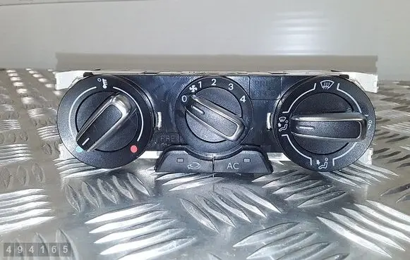 Audi A1 Climate control unit 8X0820045A
