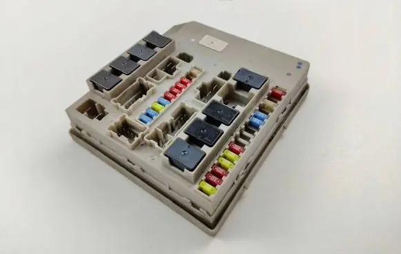 Renault Clio III Fuse module 902663A