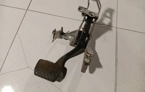 Skoda Superb B5 (3U) Brake pedal 8D1721117P