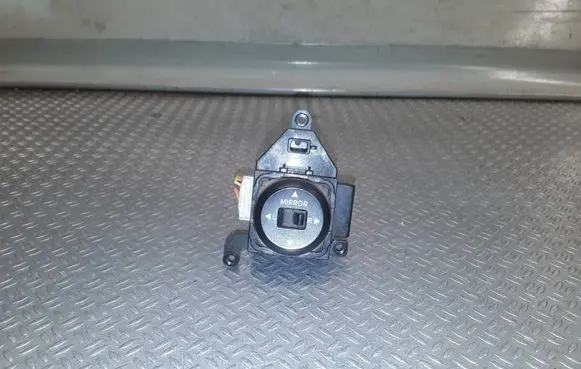 Hyundai i30 Wing mirror switch 