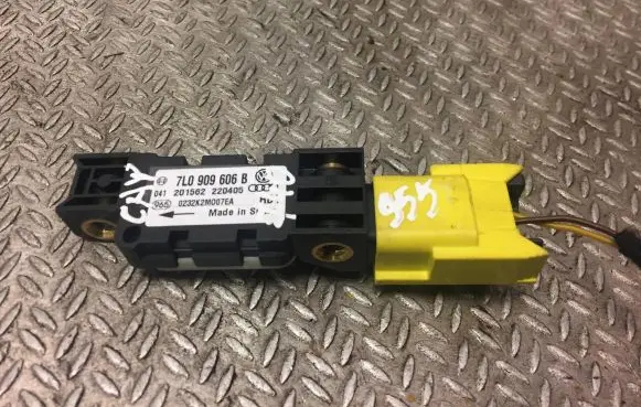 Porsche Cayenne (9PA) Airbag deployment crash/impact sensor 7L0909606B