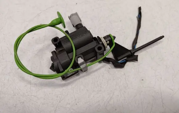 Fuel tank cap lock motor