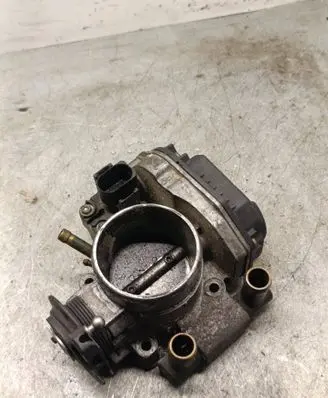 Volkswagen PASSAT B5 Throttle valve 058133063H