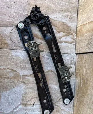 Volvo C40 Front door window regulator motor C70239100 C75133100 C70239-100