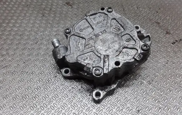 Volkswagen PASSAT B6 Vacuum pump 03L145100