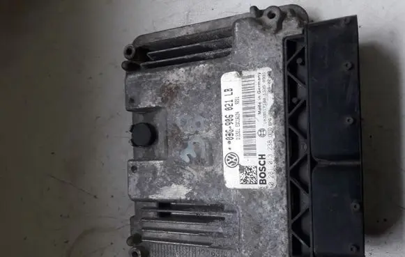 Volkswagen PASSAT B6 Engine control unit/module 0281013238