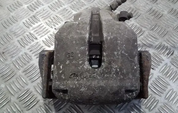 BMW 5 E39 Front brake caliper 6022296