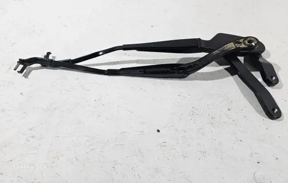 Mercedes-Benz C W204 Front wiper blade arm 3392125813 Bosch
