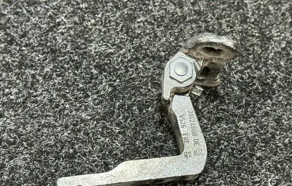 Volvo XC60 Front door lower hinge 31424608