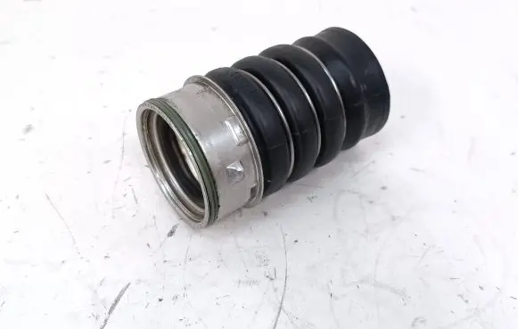 BMW X1 E84 Intercooler hose/pipe 70376813