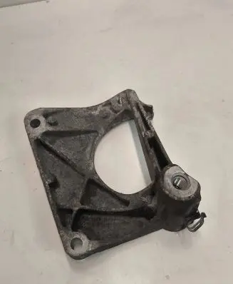 BMW 5 E60 E61 Engine mounting bracket 6761117