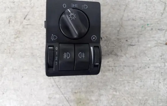 Opel Astra G Light switch 