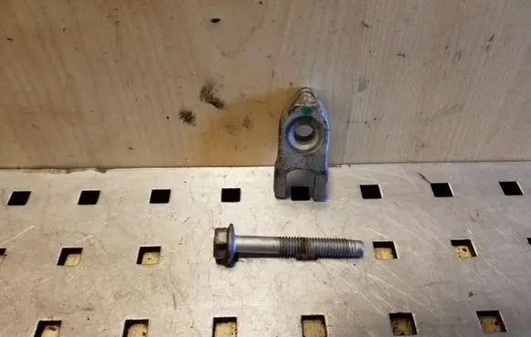 Opel Antara Fuel Injector clamp holder