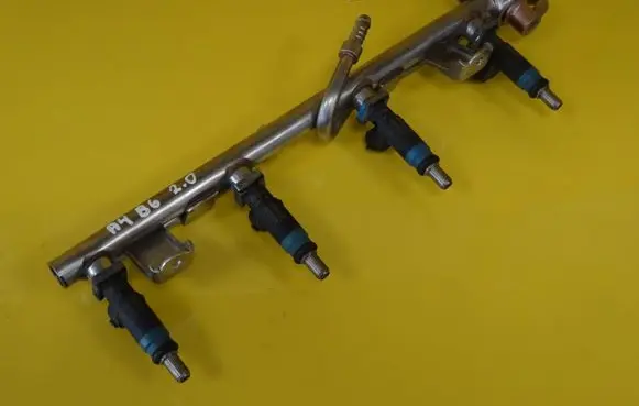Audi A4 S4 B6 8E 8H Fuel main line pipe 06B133551K