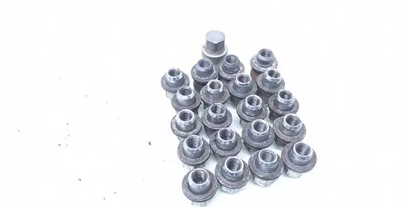 Toyota Avensis T270 Nuts/bolts 