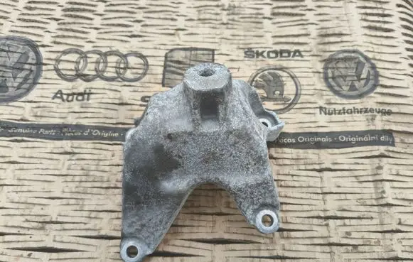 Audi A8 S8 D5 Engine mounting bracket 8w0199307q