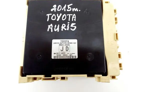 Toyota Auris E180 Fuse module 8922102330 63580951