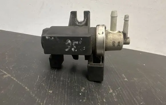 Volvo XC90 Turbo solenoid valve 30637251