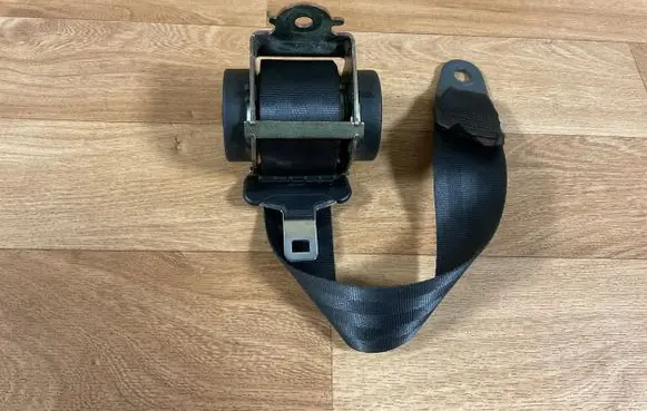 Citroen C4 I Rear seatbelt D506452
