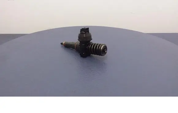 Volkswagen PASSAT B5.5 Fuel injector 038130073AL