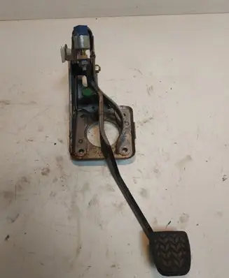 Toyota RAV 4 (XA20) Brake pedal