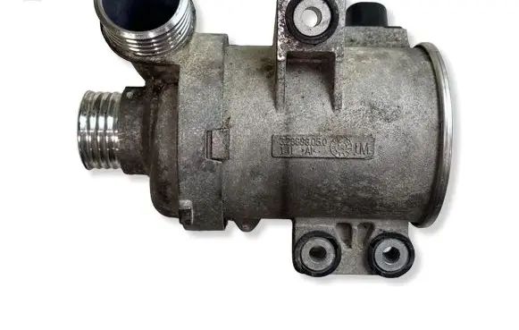 BMW 4 F32 F33 Water pump 862509701