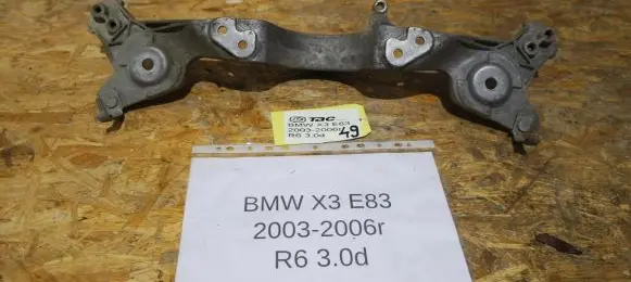 BMW X3 E83 Engine mounting bracket