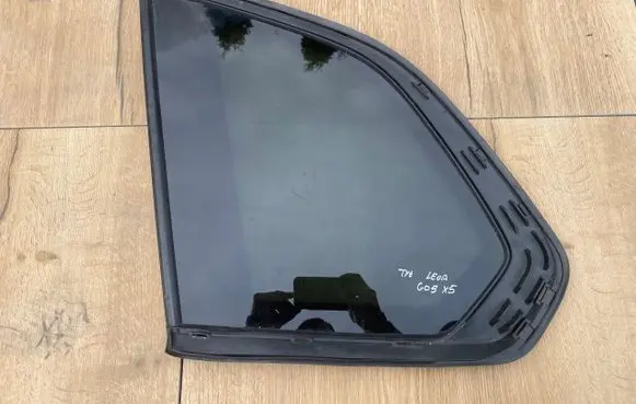 BMW X5 G05 Front triangle window/glass 7444081
