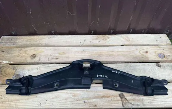 Toyota Auris E180 Radiator trim 165940N010