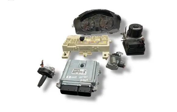 Volvo S40 Engine ECU kit and lock set 30771550 1039S18372 0281012103