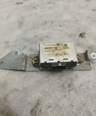 Audi A6 S6 C4 4A Alarm control unit/module 4A0951173 970015