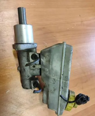 Ford Galaxy Master brake cylinder 7M1611303