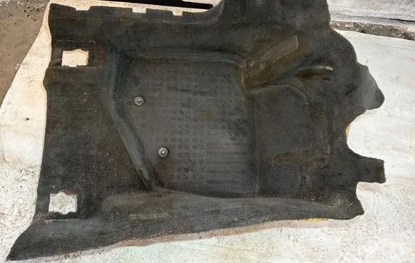 Front floor carpet liner