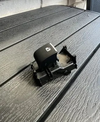 Toyota C-HR I Electric window control switch 193170