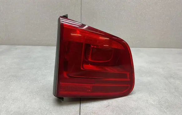 Volkswagen Tiguan Tailgate rear/tail lights 5N0945093H