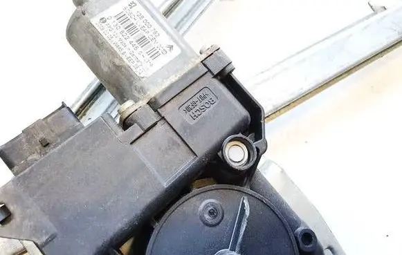Peugeot 508 Front door window regulator motor 128000782