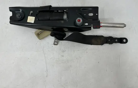 Volvo V70 Front seatbelt 39865061