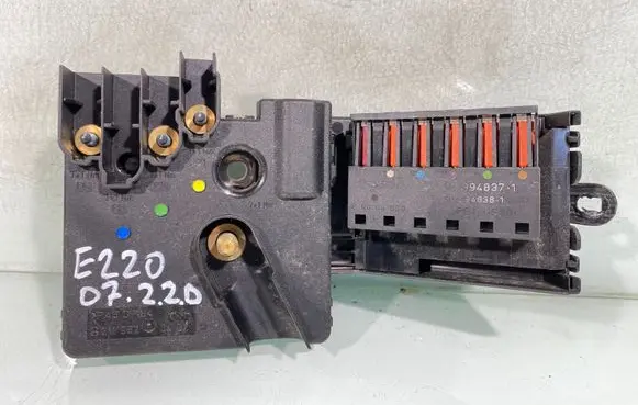Mercedes-Benz E W211 Fuse module 211982