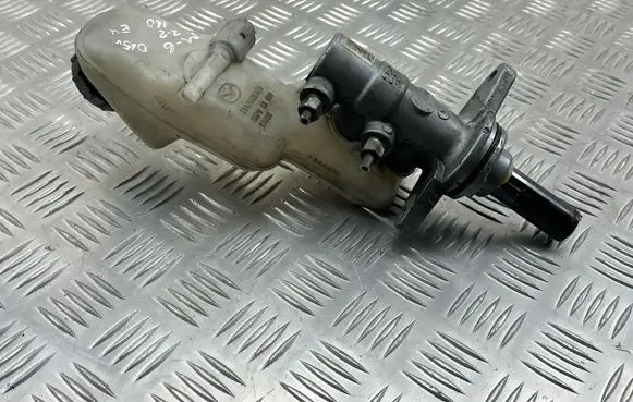Master brake cylinder