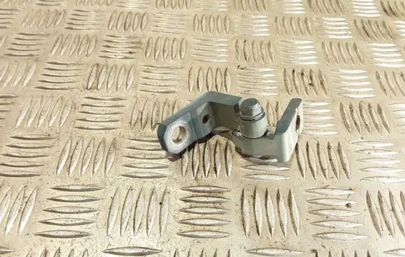 Volkswagen Touran I Front door upper hinge 6Q0831402B