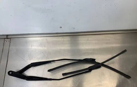 Volvo V70 Front wiper blade arm 31276003