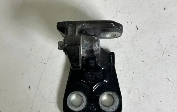 Land Rover Discovery 4 - LR4 Rear door lower hinge 120031