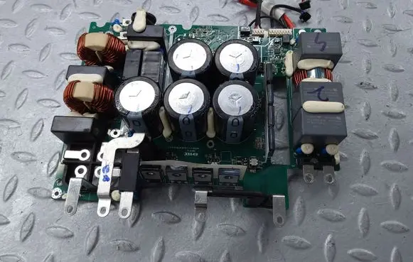 Voltage converter inverter