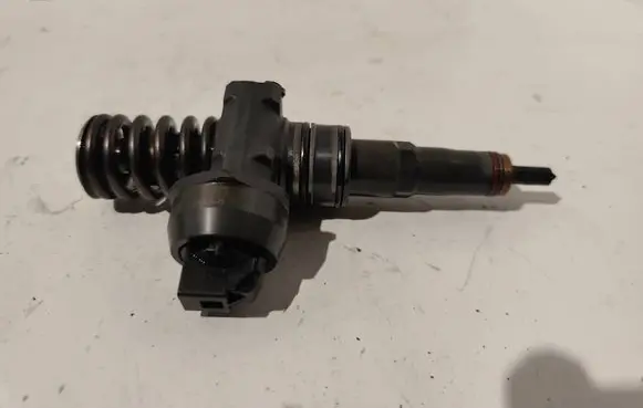 Volkswagen Caddy Fuel injector 038130079TX