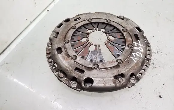 Volkswagen PASSAT B6 Pressure plate 3082001409