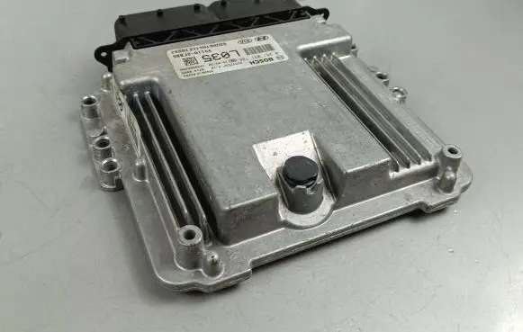 KIA Sorento Engine control unit/module 0281031788 391102FBB5