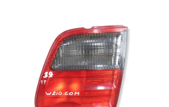 Mercedes-Benz E AMG W210 Tailgate rear/tail lights A2108207464 324522Q2