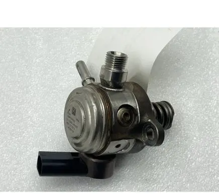 Skoda Kamiq Fuel injection high pressure pump 05E127027A