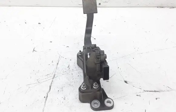 Nissan Pathfinder R51 Accelerator throttle pedal 18002EA000